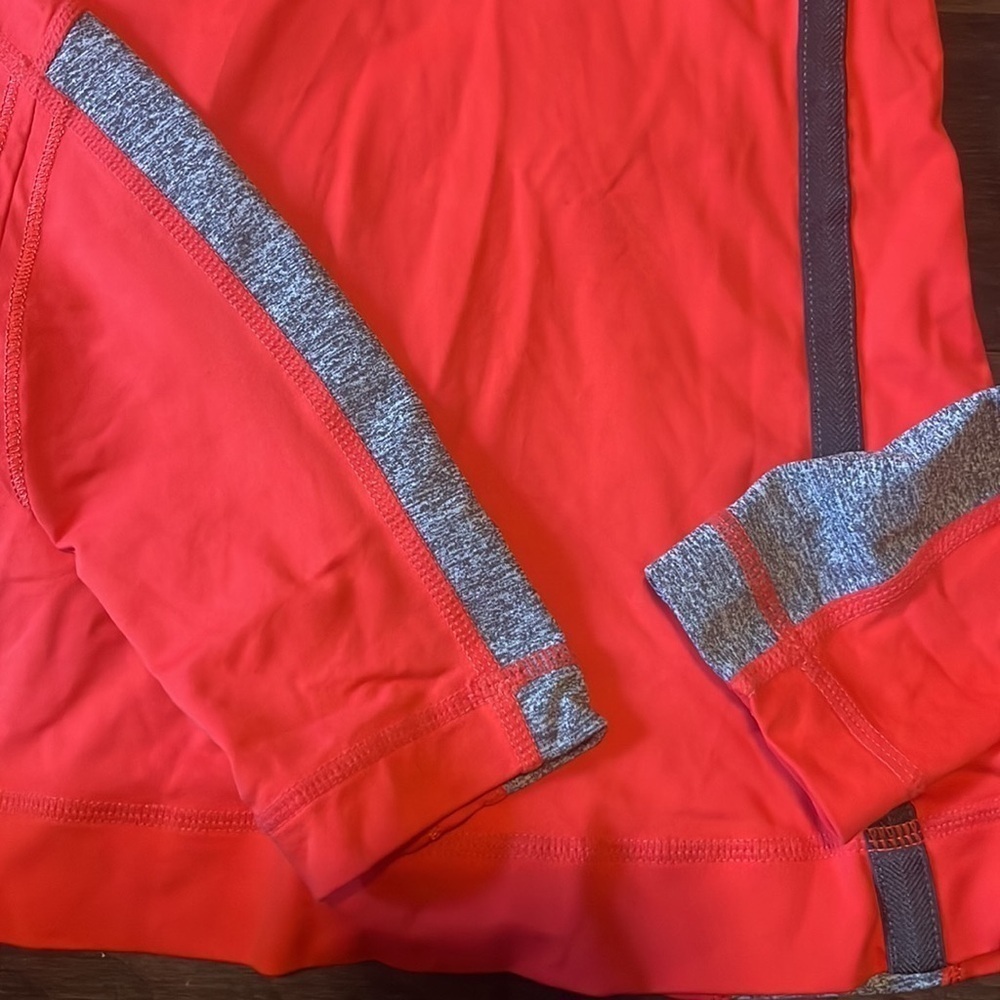 Lululemon Run For Your Life Long Sleeve Running Pullover Ponytail Hole Size 2 - Picture 2 of 5